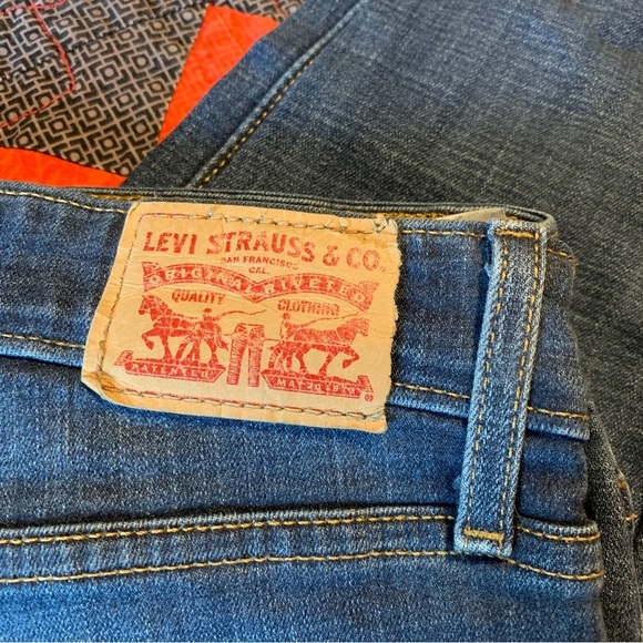 Levi’s - 721 High Rise Skinny​ - Picture 2 of 5